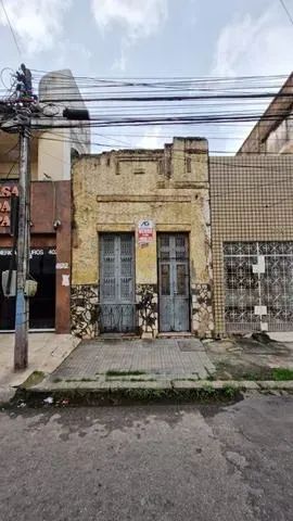 Casa - Rua Jaimé Benévolo, 396 - Centro