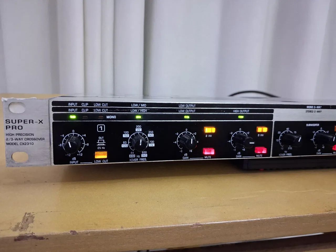 Crossover BEHRINGER CX2310 - Foto 3