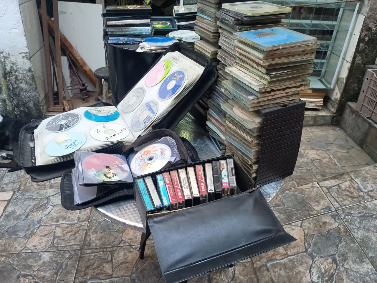 VARIOS CDS, DVDS E FITAS CASSETE  - Foto 3
