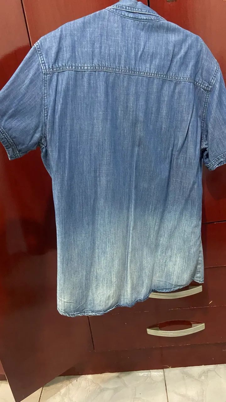 camisa jeans tamanho m  - Foto 4