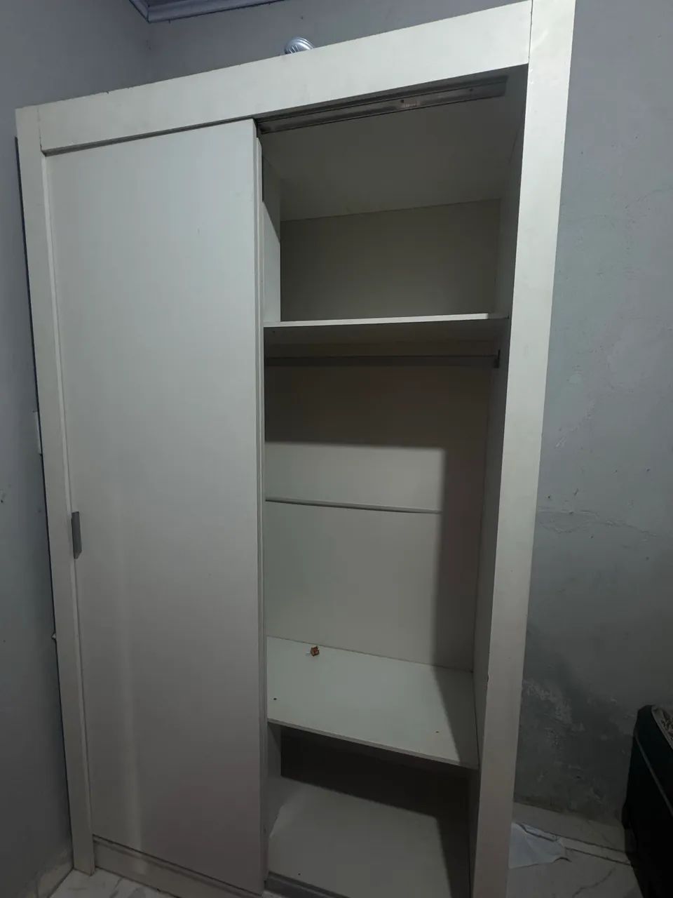 Guarda-roupa com 2  porta de correr