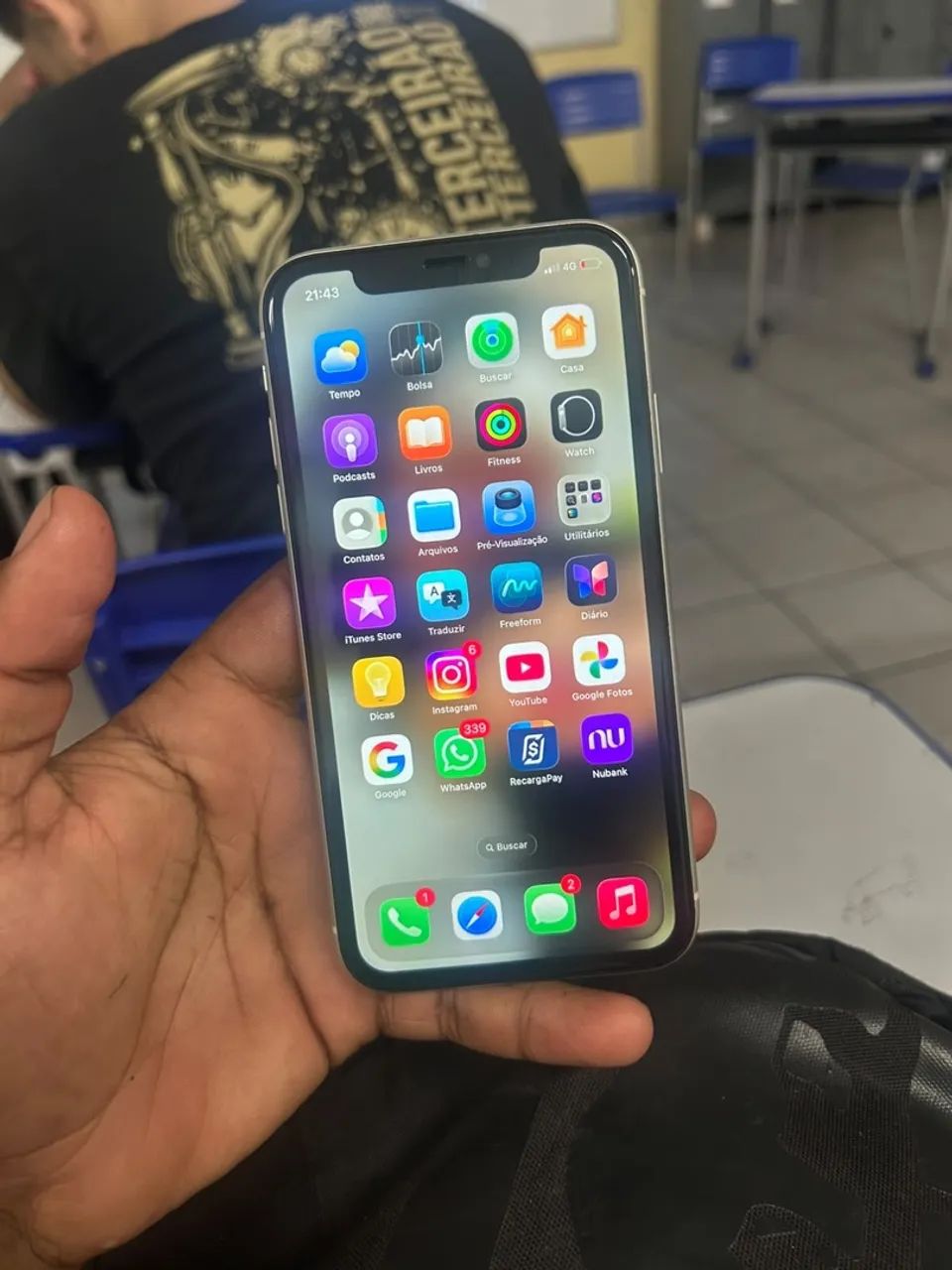 Vendo iphone 11 128 gb 71% nunca aberto ta zero - Foto 2
