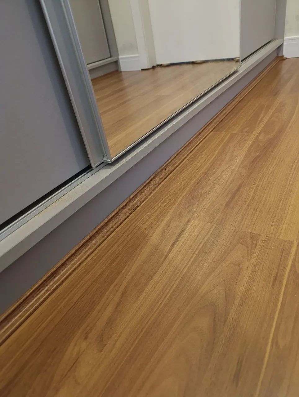 Piso laminado, piso vinílico e rodapés. - Foto 4