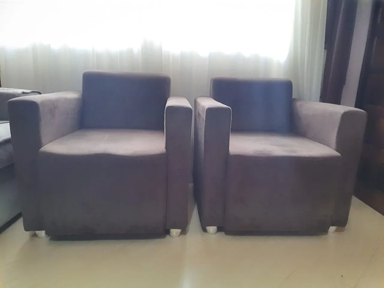 Balcão  mais 2 poltronas