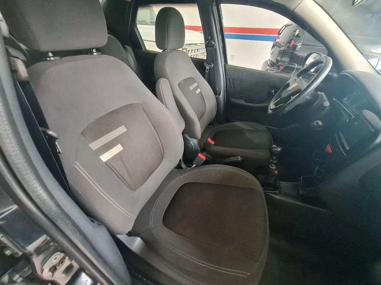 Fiat Siena Celebration 1.0 Fire Flex 8V 4P 2010 - Foto 12