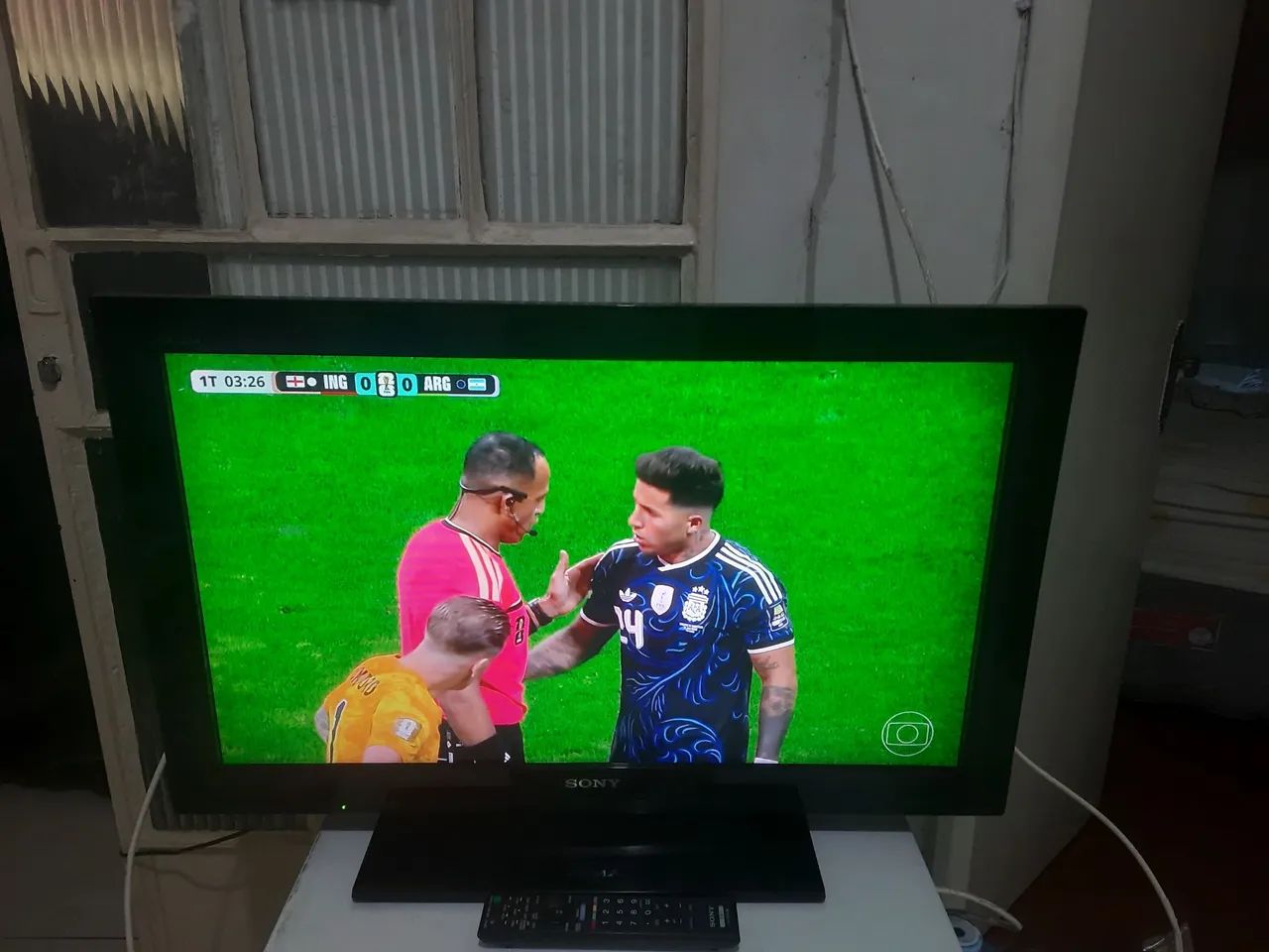 Tv 32 Sony c/conversor digital integrado, excelente imagem e som   400,00 - Foto 2