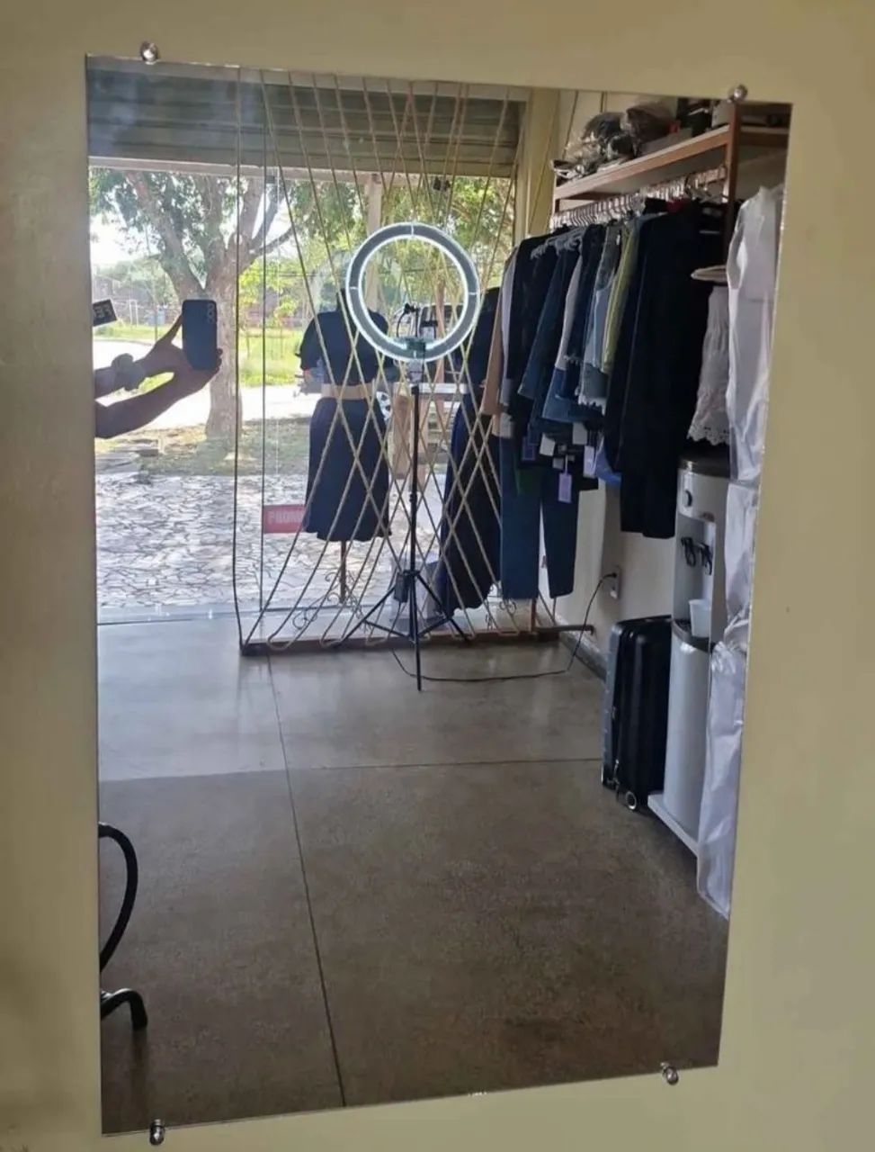 Vendo concessão de loja com porta fechada