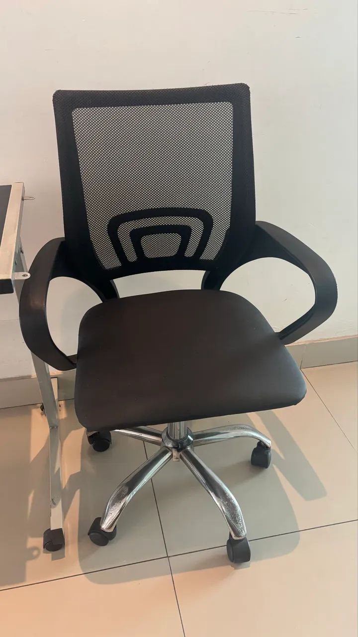 Mesa e cadeiras de escritório  - Foto 2