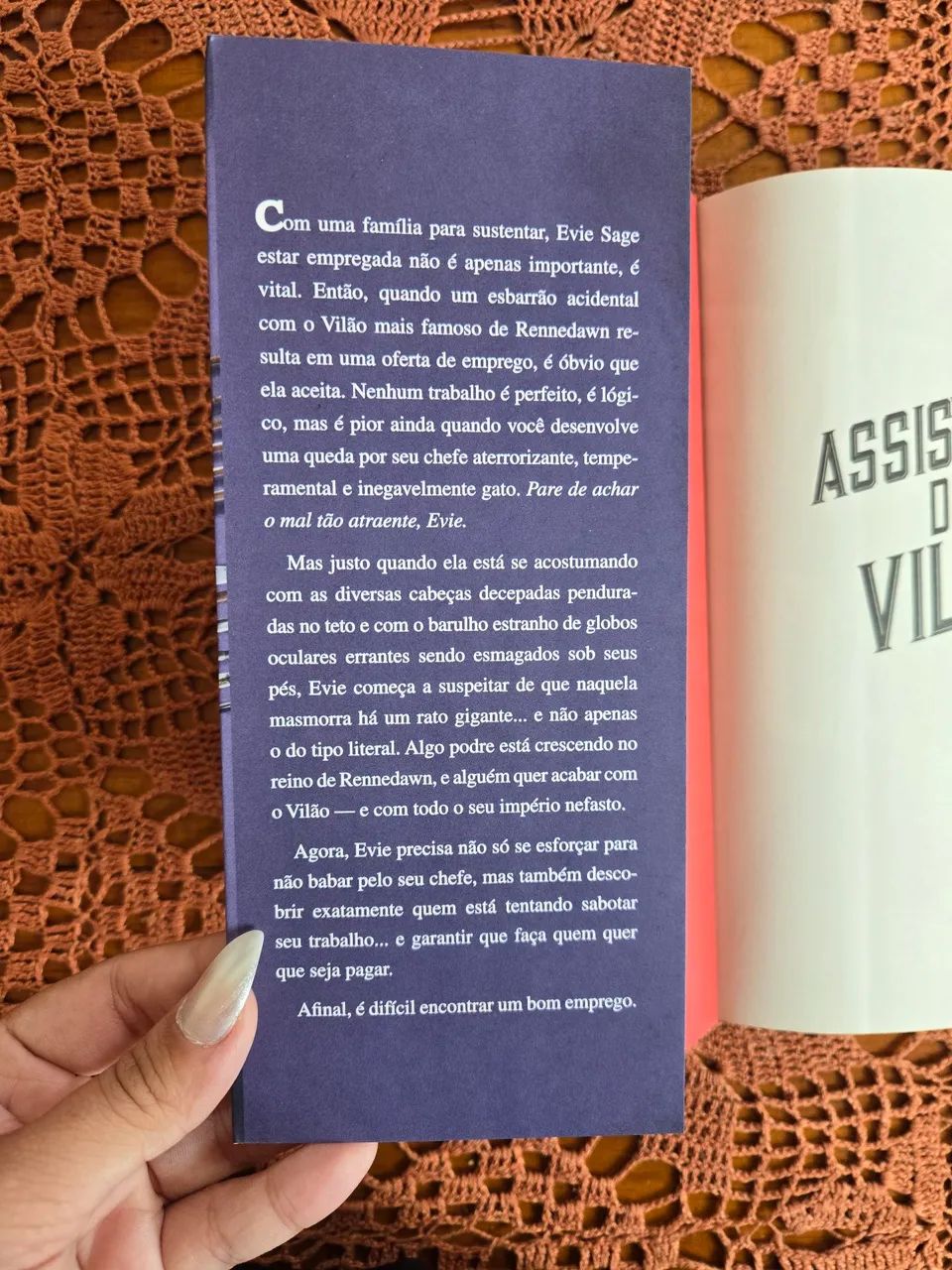 Assistente do Vilão  - Hannah Nicole Maehrer - Foto 2