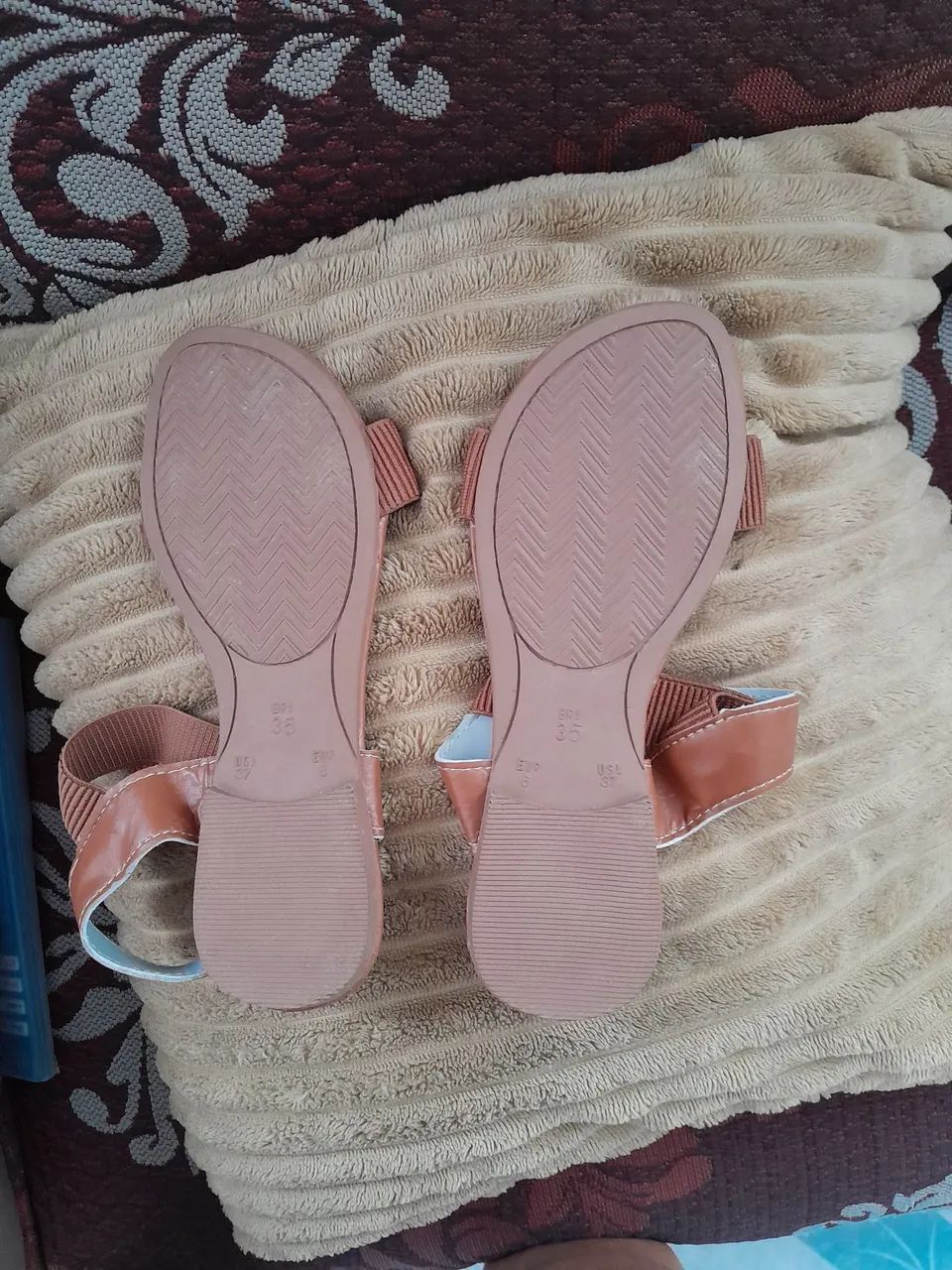 Sandália elástica rasteirinha. - Foto 2