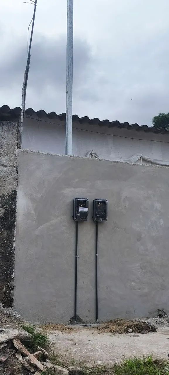 Poste e padrão Enel completo instalado.