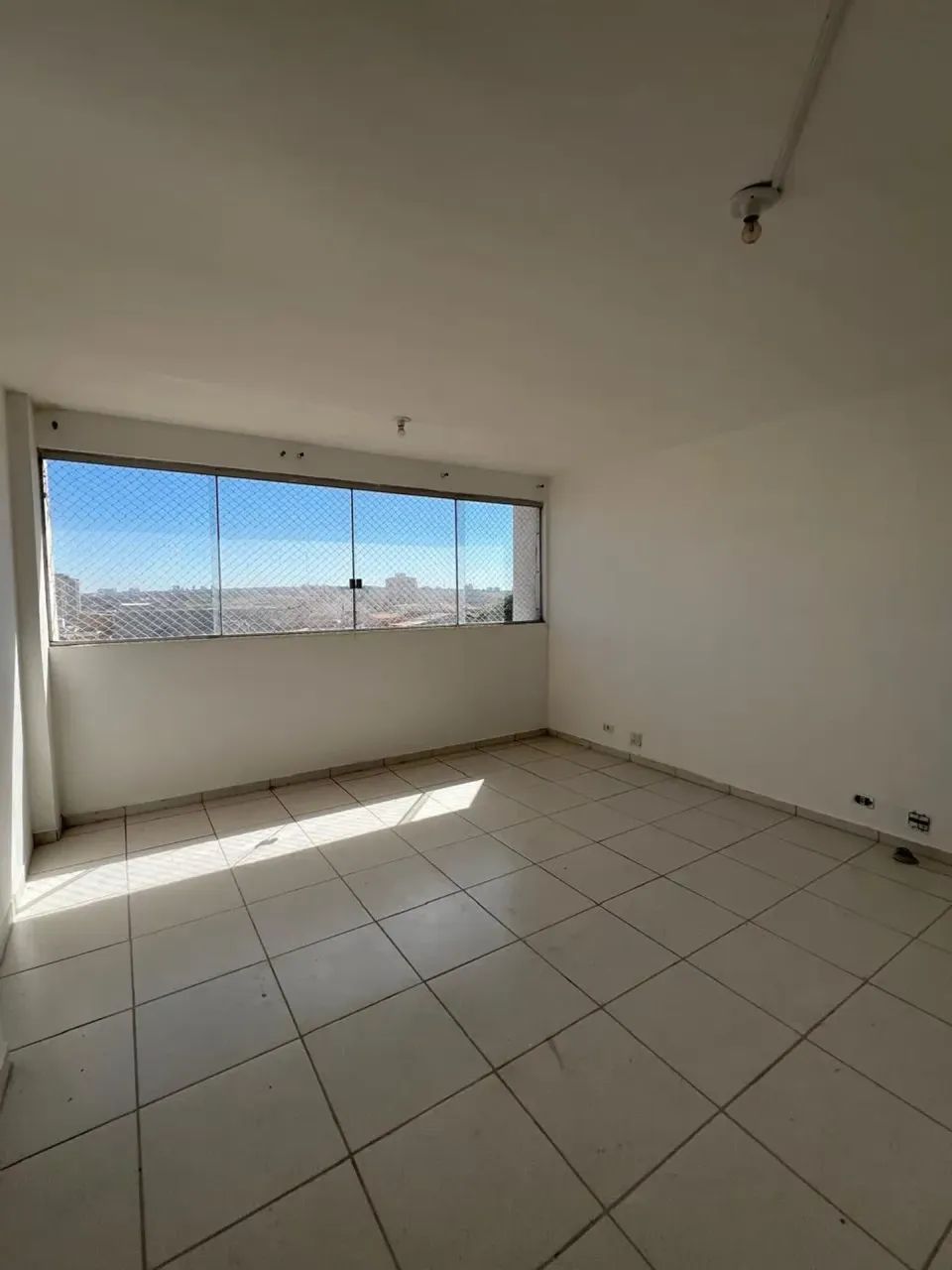 Sala Comercial com 2 Salas e Banheiro