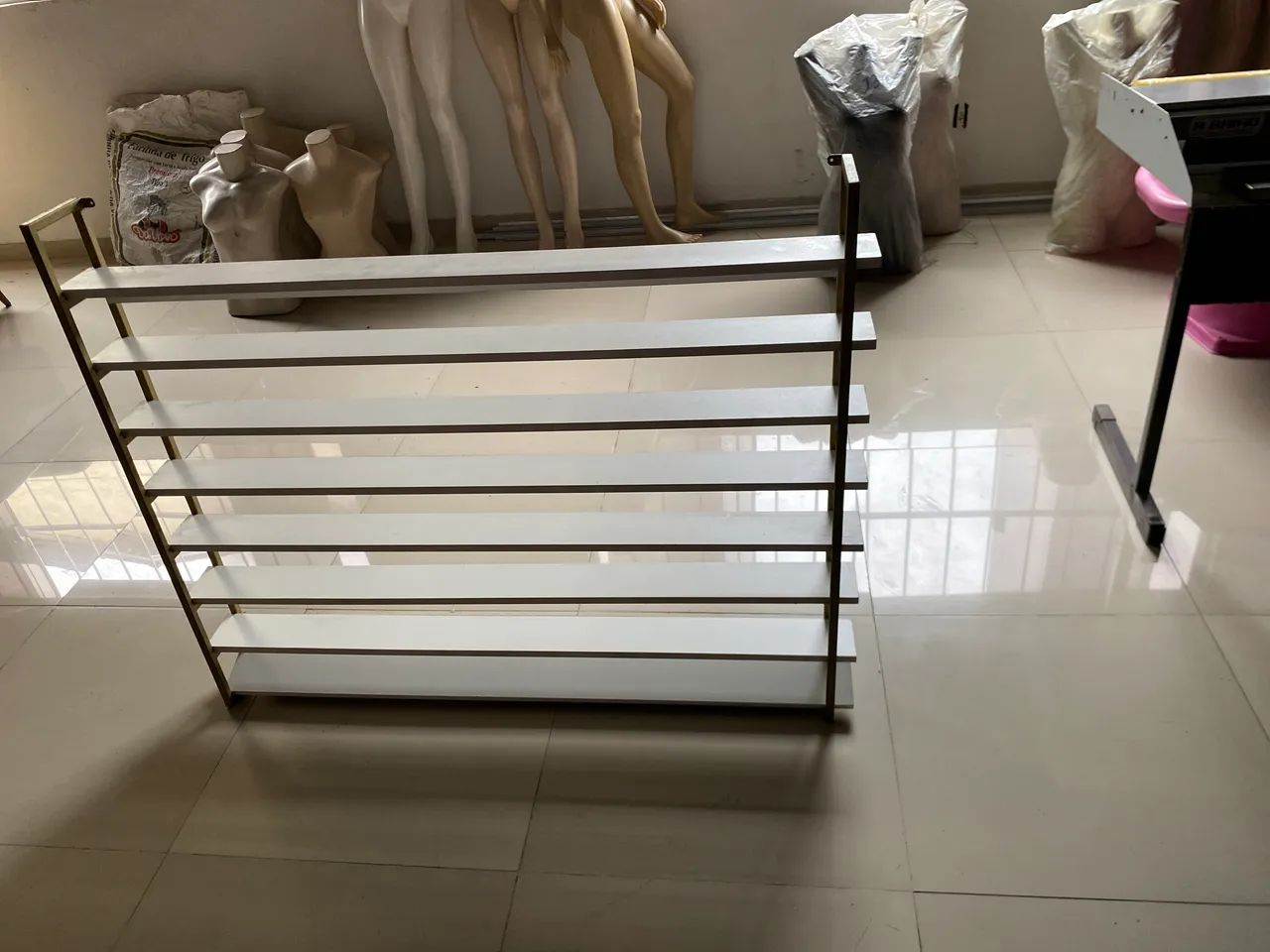 Prateleira para esmalte 