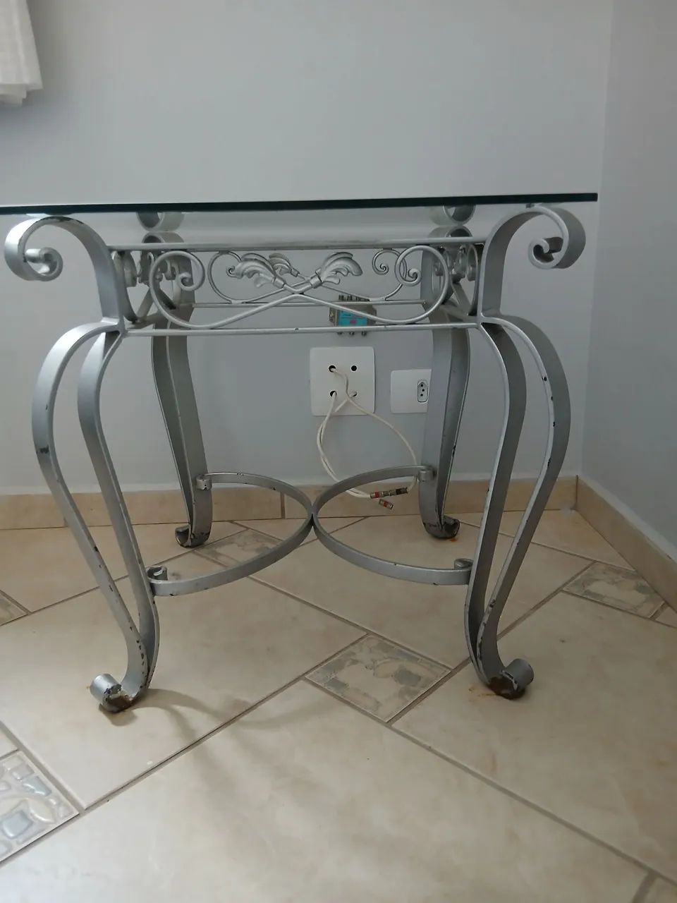Mesa de canto com tampo de vidro - Foto 3