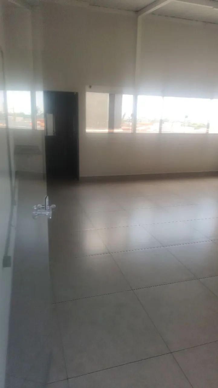 Alugo pavimento superior com 3 salas ,2 com 36m2 e um com 42m2 , alojamento ou escritório  - Foto 3