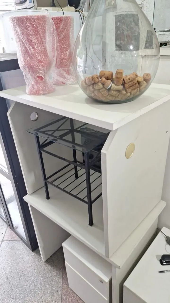 Mesa para escritório em bom estado. 