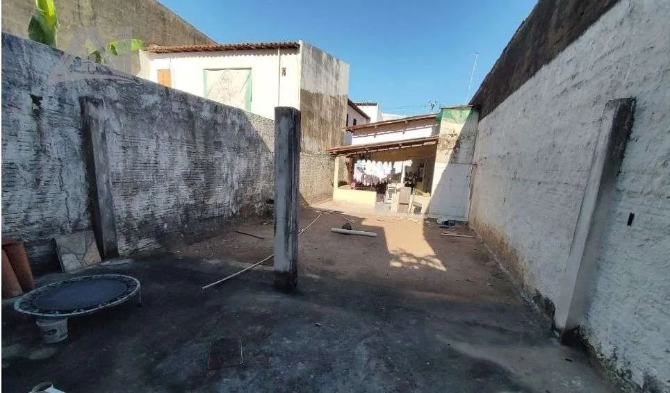 Casa para venda possui 138 metros quadrados com 2 quartos em Parque Genibaú - Fortaleza -  - Foto 4