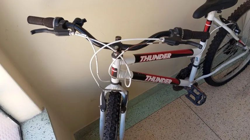 Bicicleta Aro 24, com marchas, Thunder 18V (seminova) - Foto 2