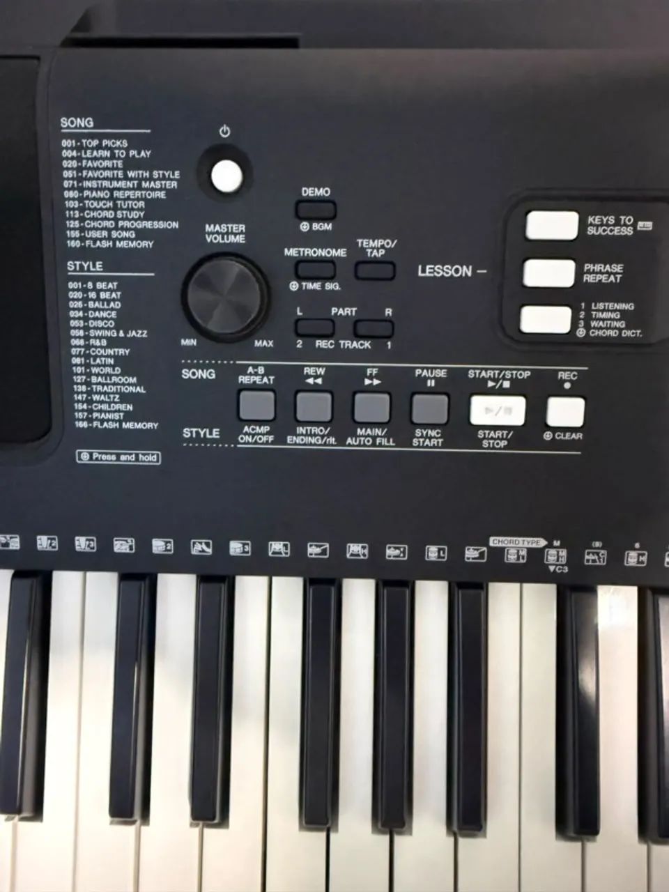 Teclado YAMAHA PSR E363 - Foto 3