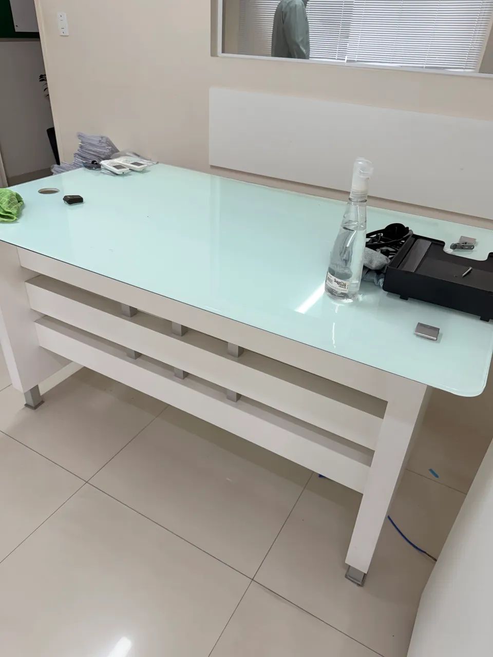 Mesa com tampo de vidro com MDF de qualidade escritório  - Foto 2