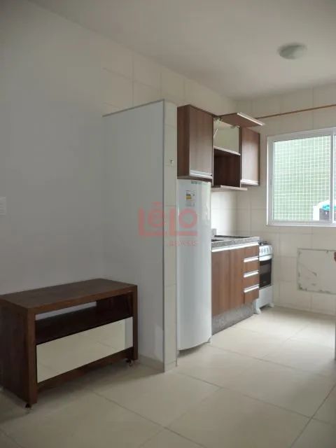 Kitnet para alugar na Zona 07 em Maringá, no Edifício Auri Verde, com garagem coberta - Foto 3