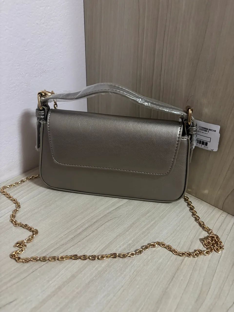 Bolsa couro nova metalizada com alça dourada 