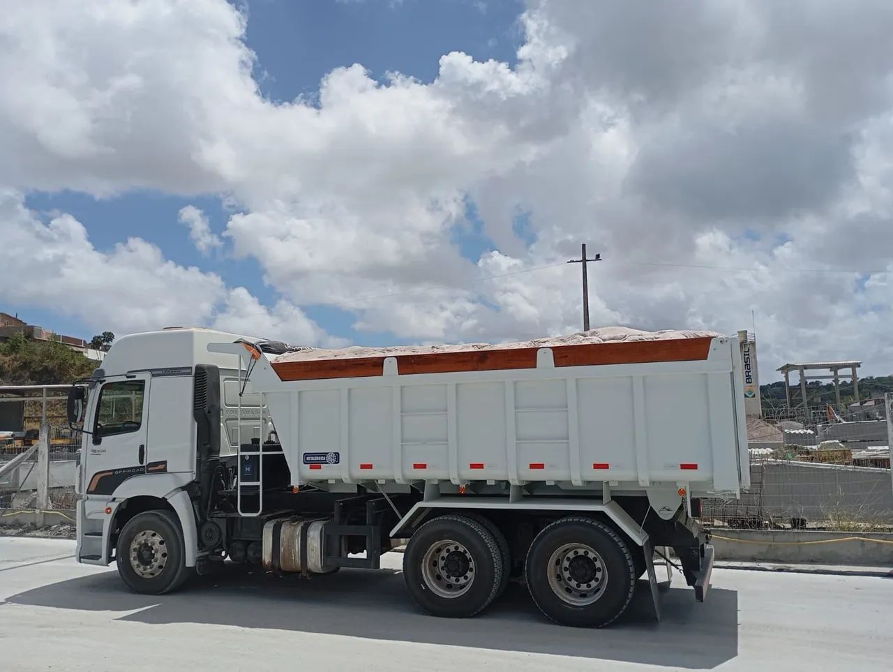 Vendo caçamba 6x4 26420  - Foto 3