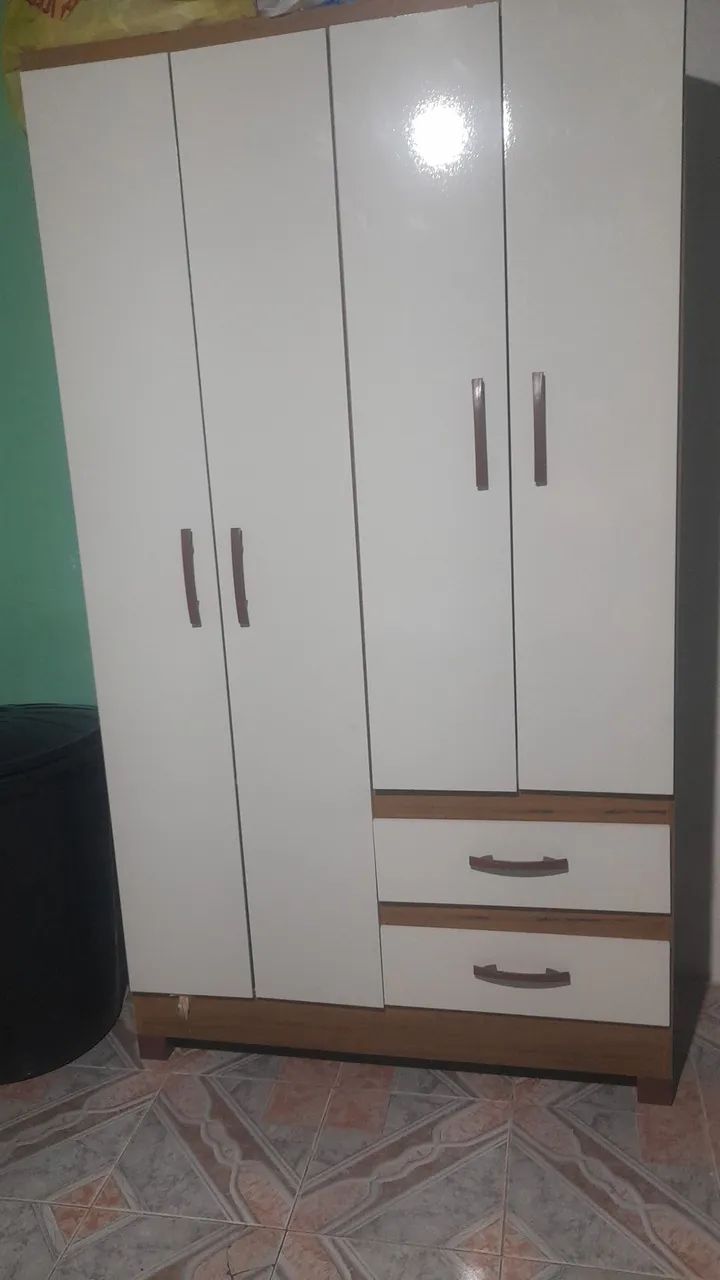 Vendo guarda roupa 4 porta 