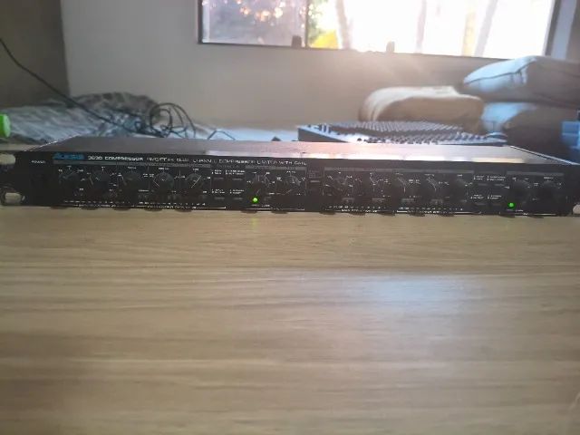 Compressor Alesis 3630