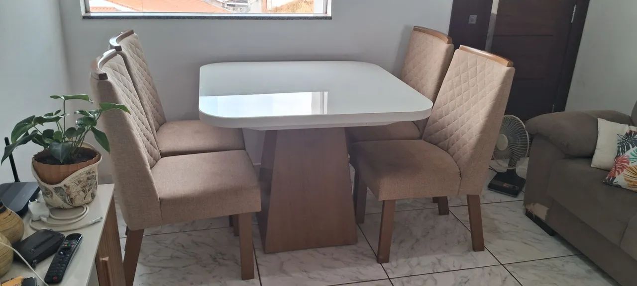 Vendo mesa madeira com tampo de vidro  - Foto 2