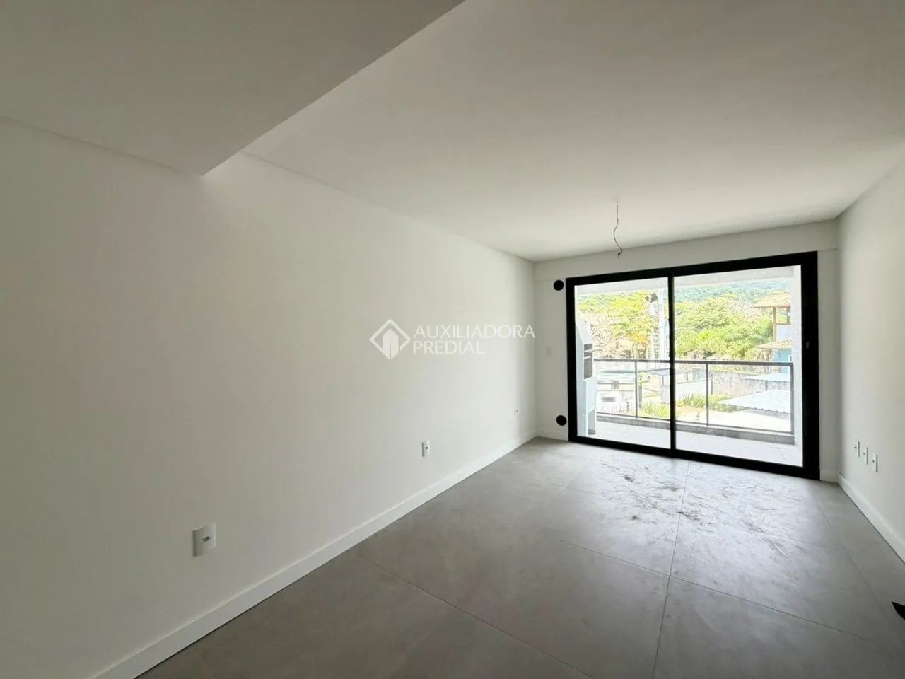 Apartamento semi-mobiliado com 70 m² privativos, novo e nunca ocupado. - Foto 2