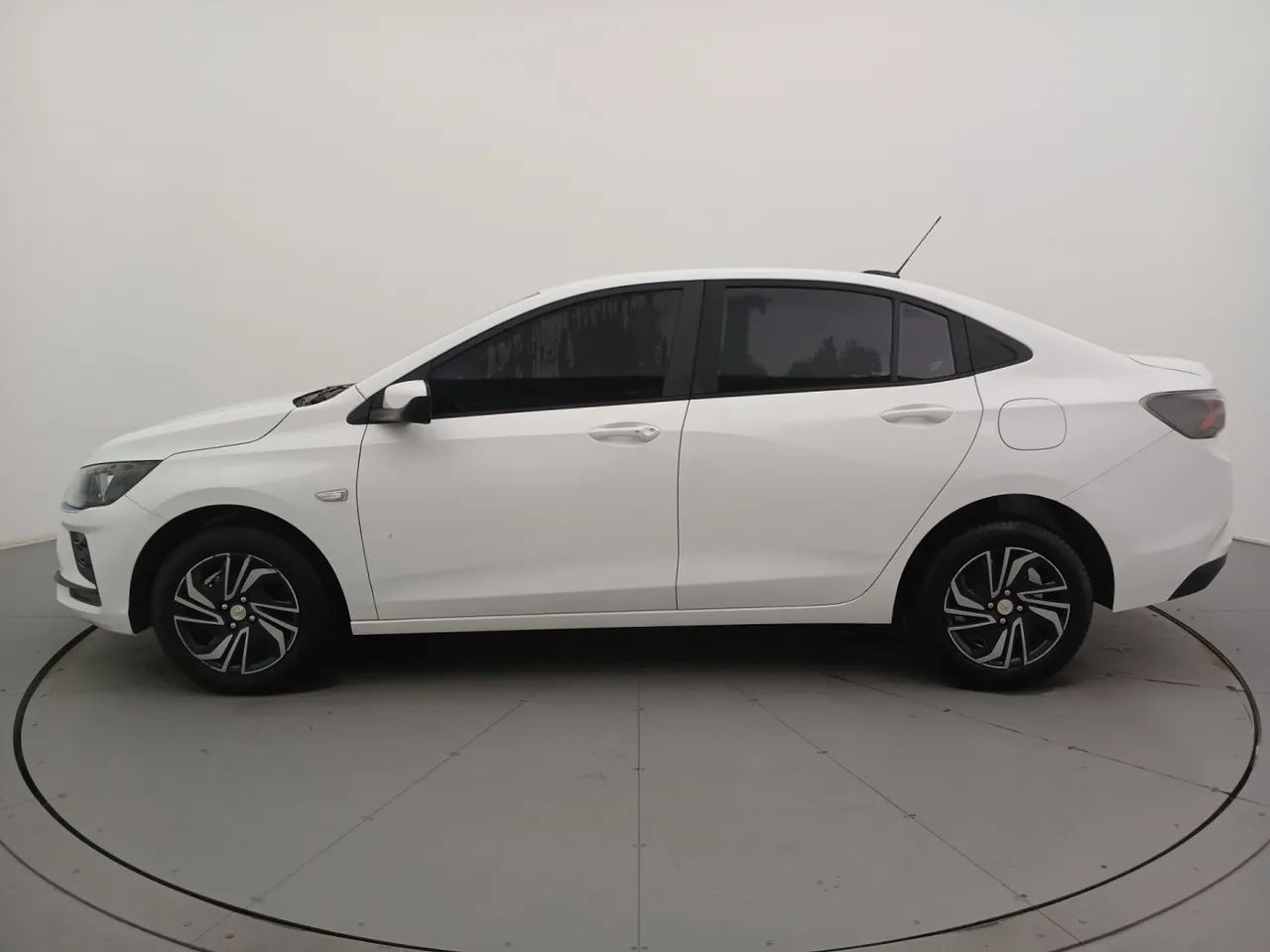 Chevrolet Onix Activ 1.4 8V Flex Aut. 4P, foto 2 de 18
