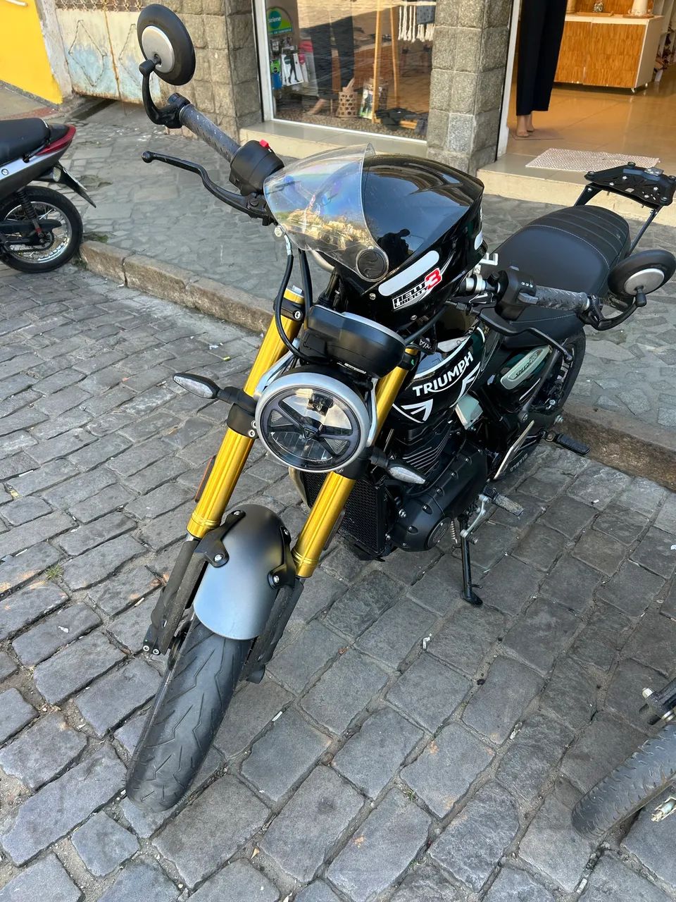 Triumph speed 400