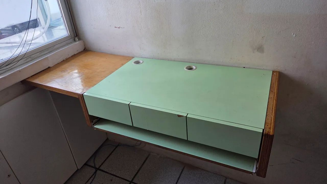 Mesa com gaveteiro (fixação na parede) - Foto 2