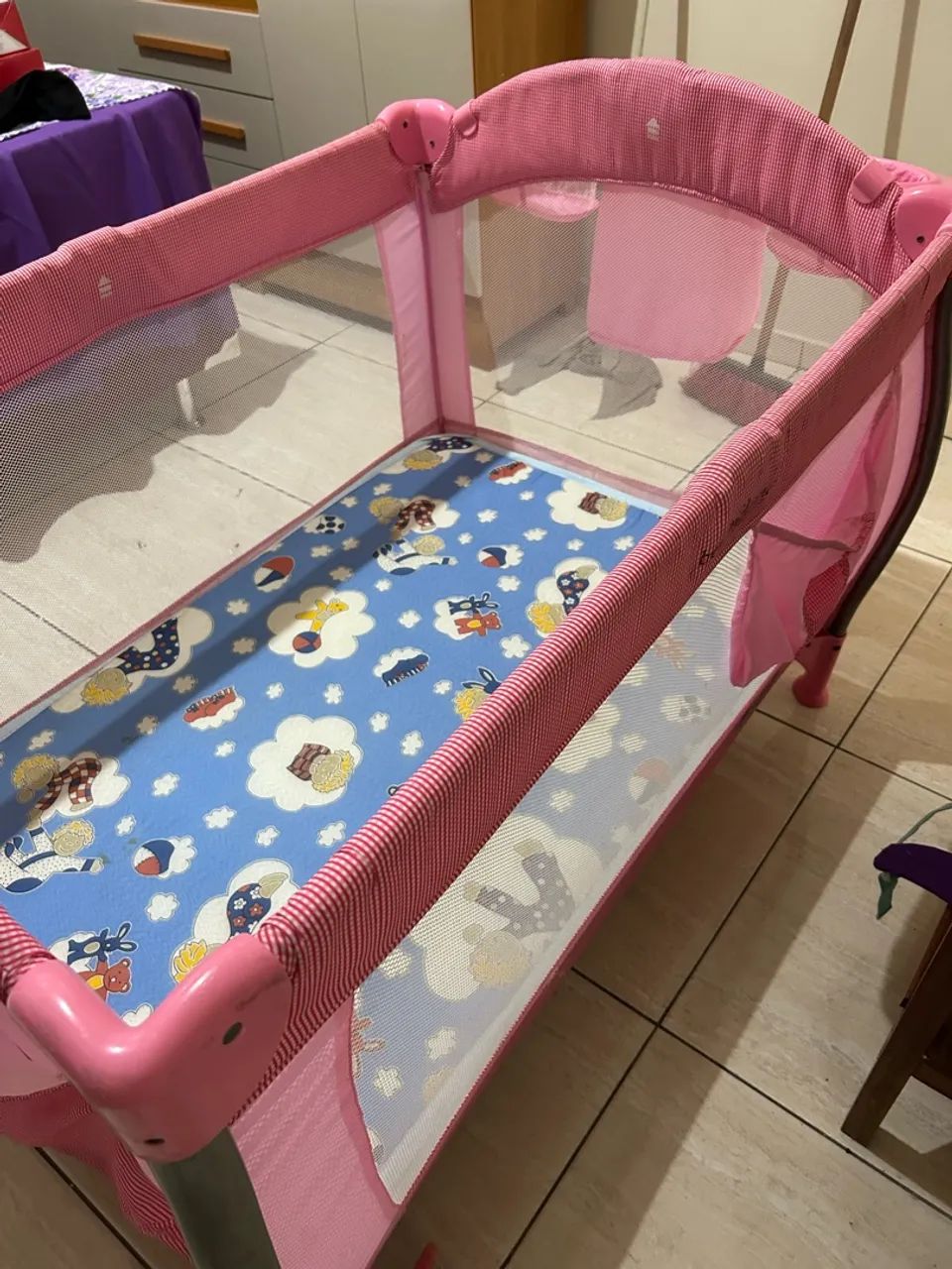 Berço portátil chiqueirinho com colchão  - Foto 2