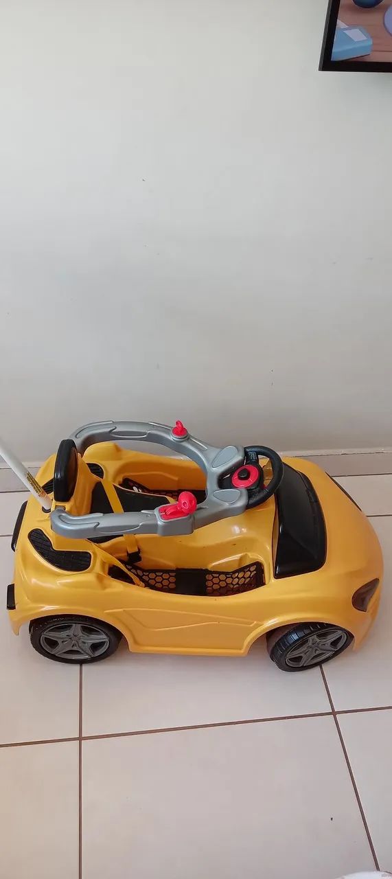 Triciclo e cadeirão de bebê 