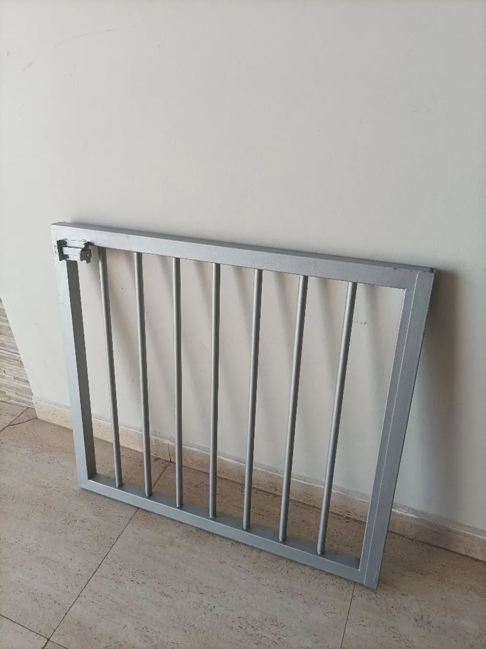 Grade de proteção de metal. Altura: 80cm. Comprimento: 89cm. Largura: 4cm. - Foto 6