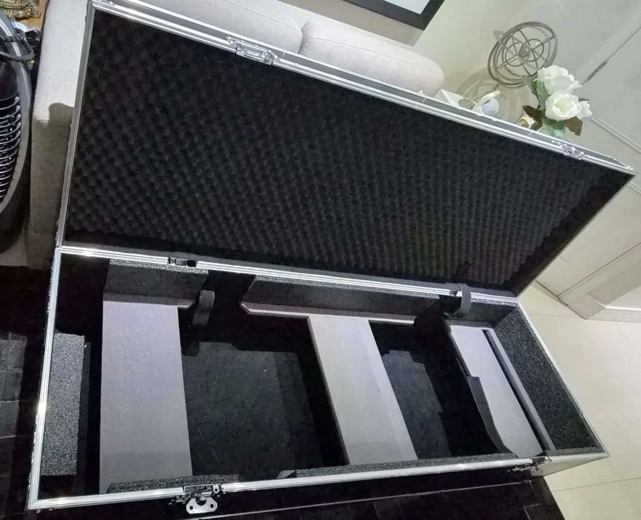 Case/caixa transporte para totem e equipamentos áudio e vídeo.