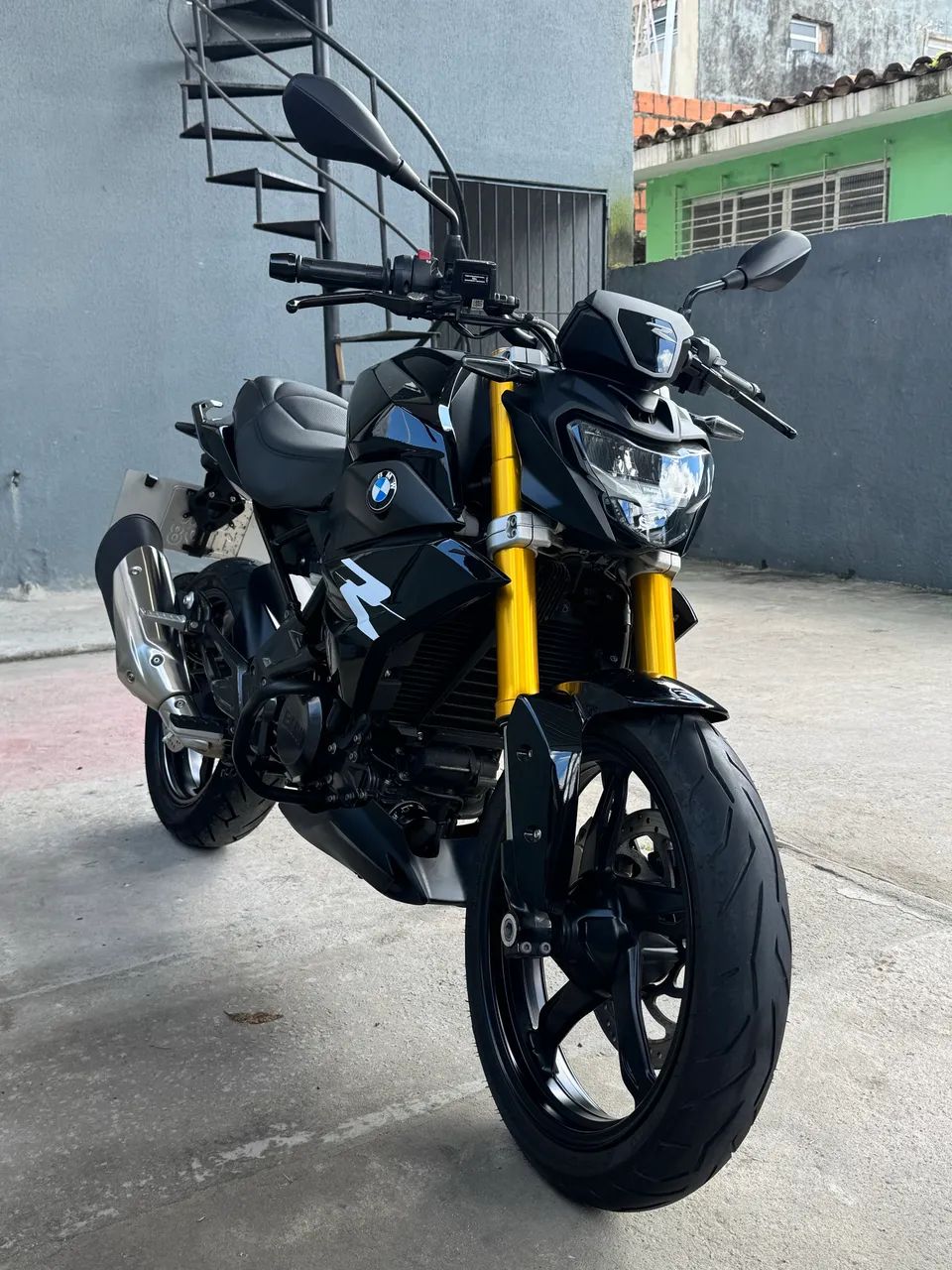 BMW g310 r