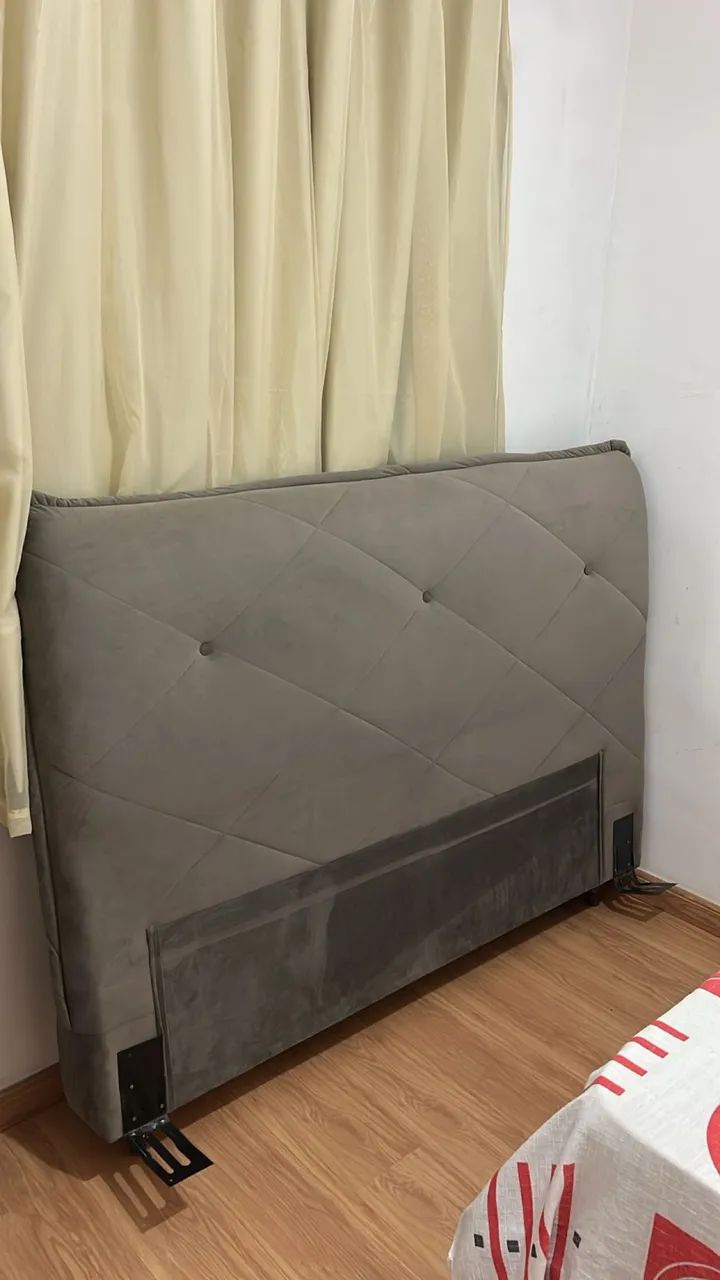 Vendo sofá e cabeceira casal 