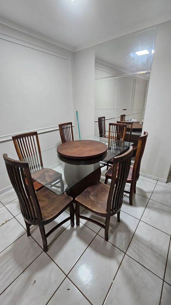 Mesa retangular de vidro com 6 cadeiras de madeira - Foto 2