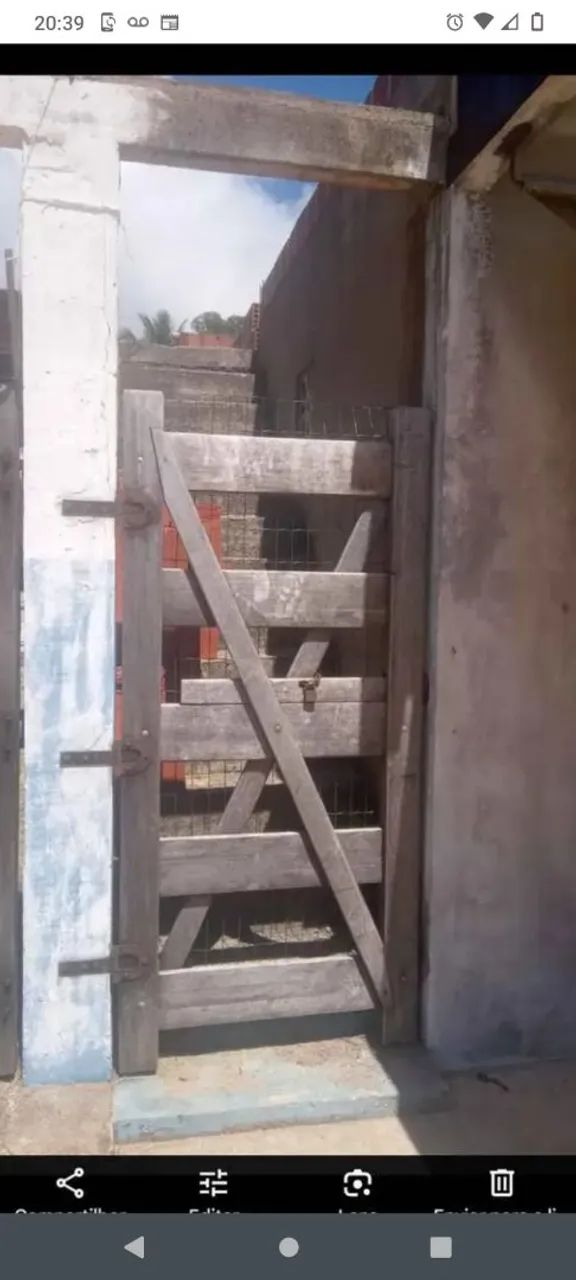 Imóvel com casas ? inacabadas.    Projeto de uma pousada 