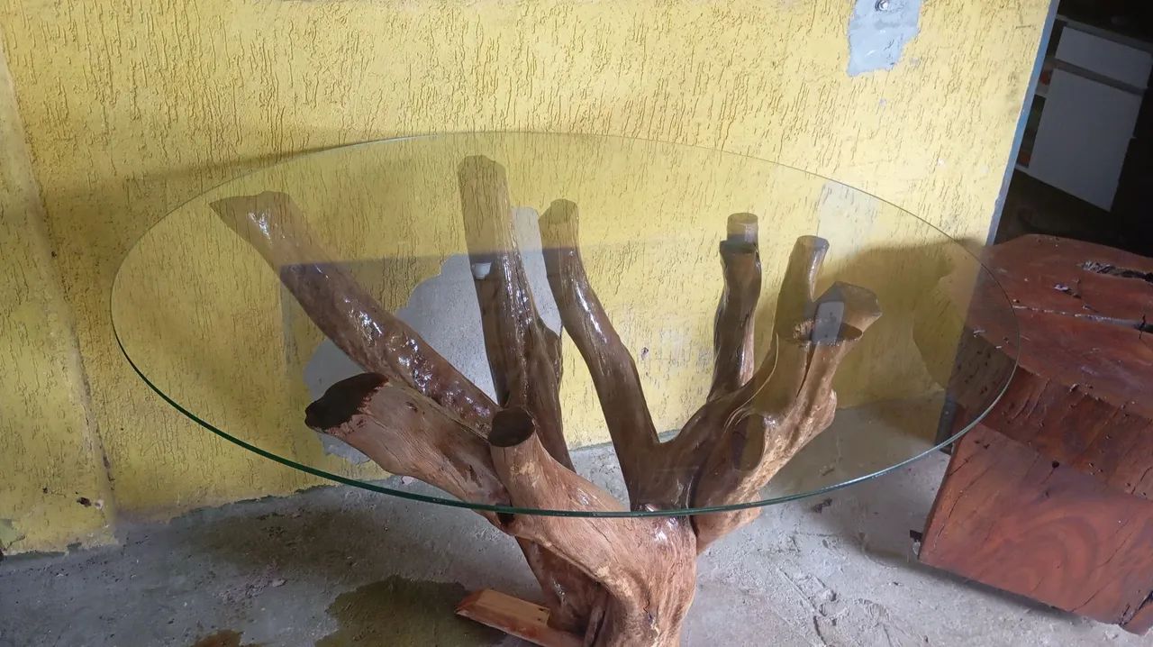 Mesa rústica de vidro 