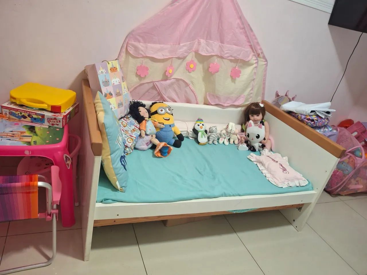 Cama/ berço com colchão completa ótimo estado colchão incluso sem uso 