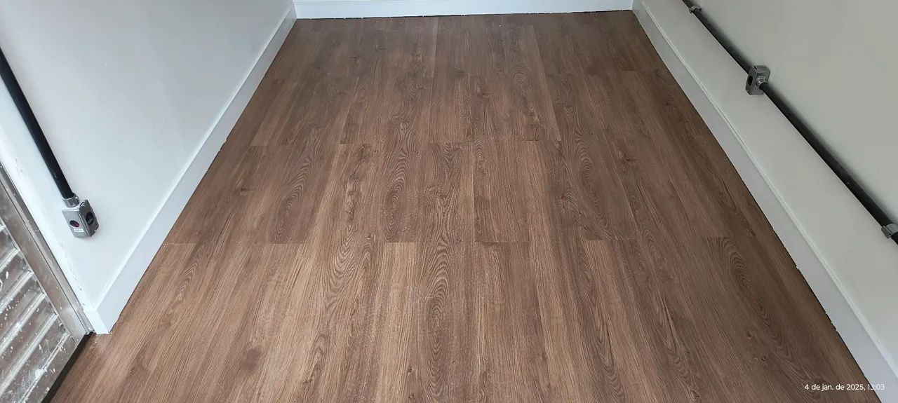 Instalação de piso vinílico e laminado 