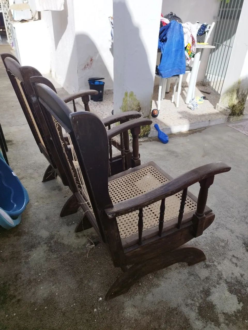 VENDO CADEIRAS DE BALANÇO DE MADEIRA ANTIGAS - Foto 4