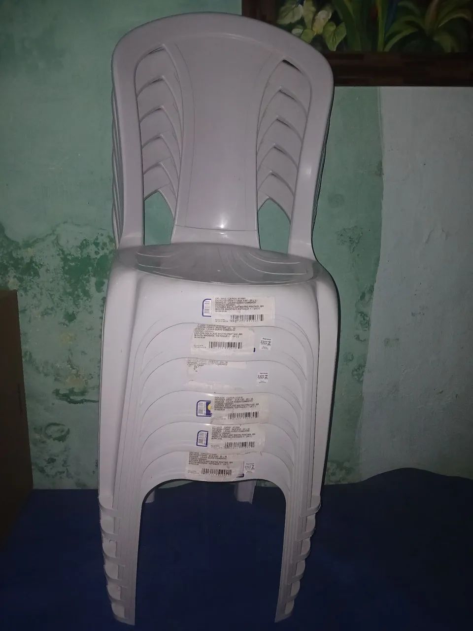 Vende-se um conjunto de cadeiras ( 6 ) unidades 