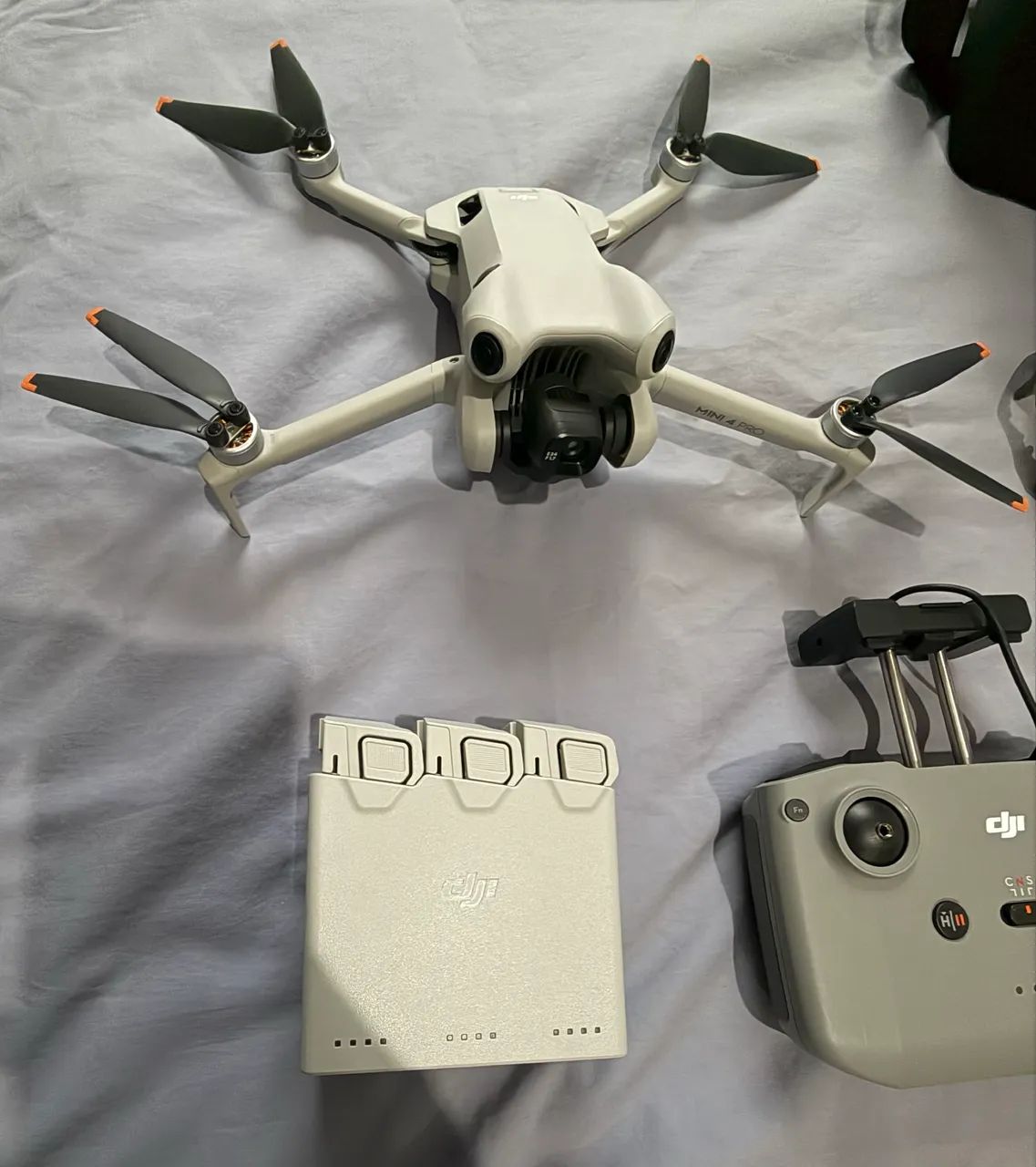 Drone DJI Mini 4 Pro (combo fly more+controle sem tela)