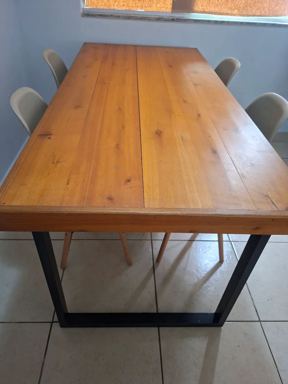 Mesa de Madeira Maciça com Cadeiras  - Foto 3