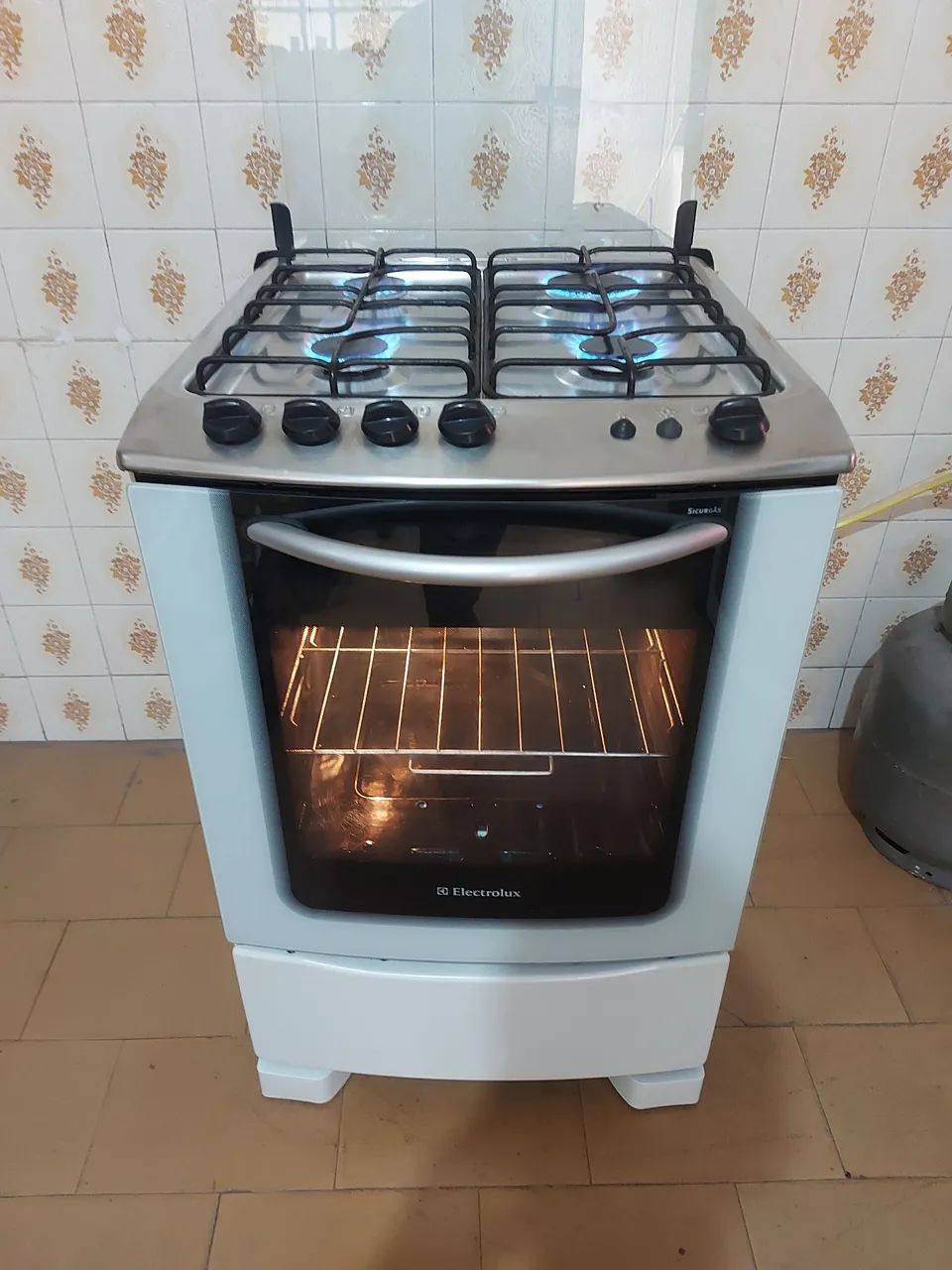 Geladeira Frost Free Electrolux + Fogão 4 bocas Electrolux + Microondas Semi Novos 110v - Foto 4